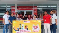 Alfamart bersama Zwitsal beri layanan kesehatan posyandu dan edukasi kesehatan kulit bayi. Foto: Istimewa