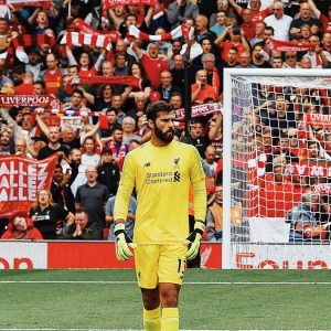 Akui Tolak Tawaran dari Arab Saudi, Alisson Tegaskan Bahagia di Liverpool