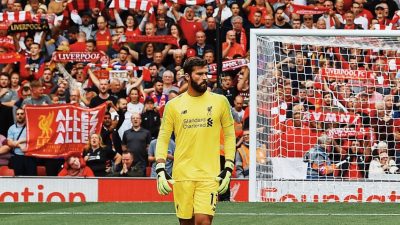 Akui Tolak Tawaran dari Arab Saudi, Alisson Tegaskan Bahagia di Liverpool