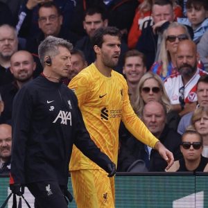 Masih di Puncak, Cedera Hamstring Alisson Warnai Kemenangan 1-0 Liverpool atas Crystal Palace
