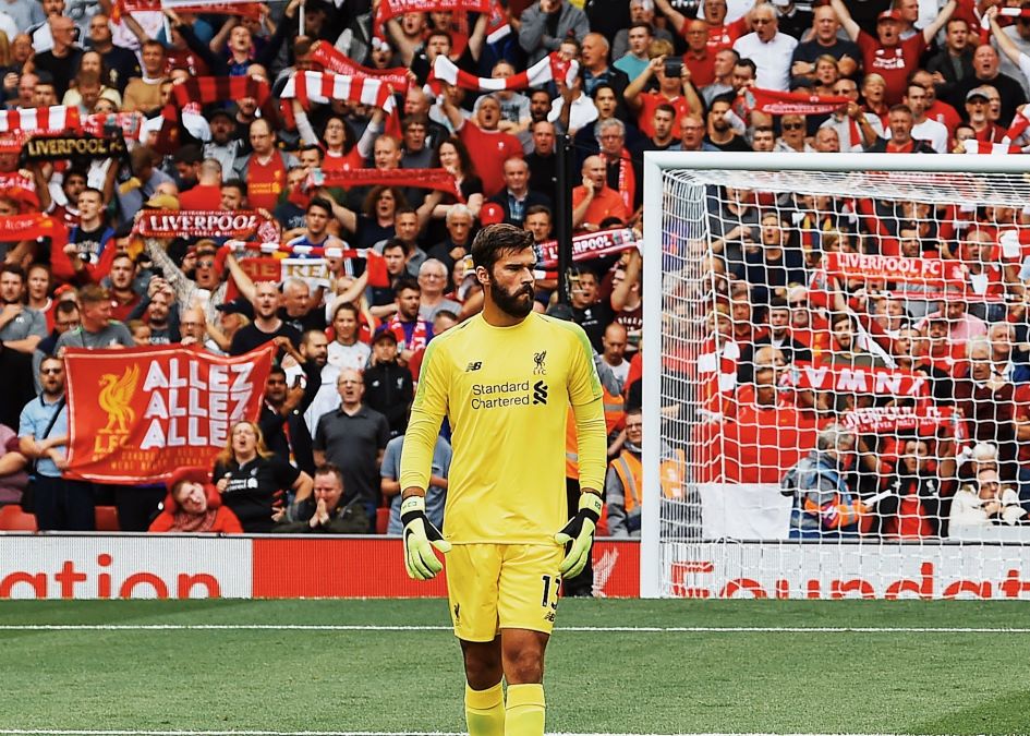 Alisson Becker menghormati kontraknya di Liverpool. Foto: x.com/LFC