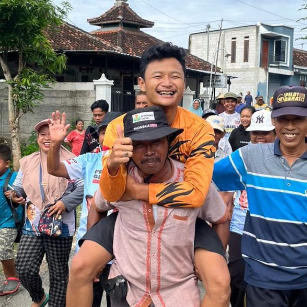 TUTURPEDIA - Profil Adiria, Anak Sopir Truk yang Berhasil Rebut Kursi DPRD Blora