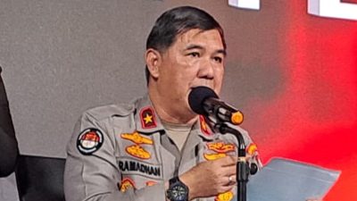 Pelaku penyebar ancaman bom di Bandara Juanda diamankan polisi. Foto: PMJ News