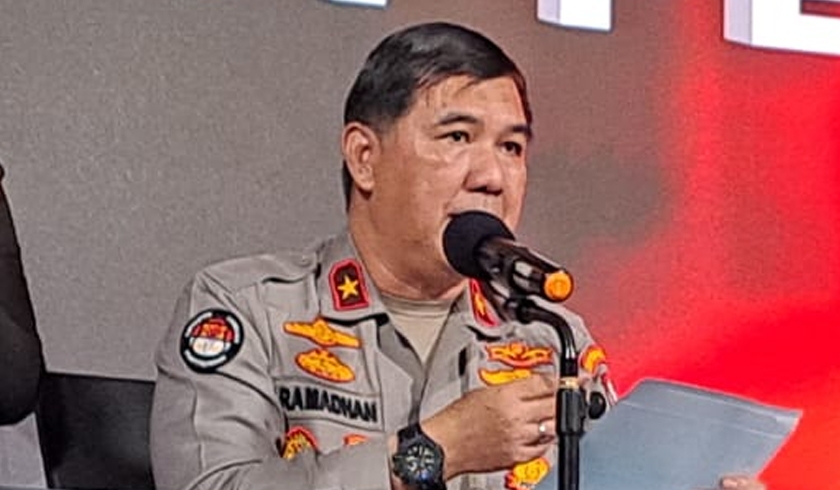 Pelaku penyebar ancaman bom di Bandara Juanda diamankan polisi. Foto: PMJ News