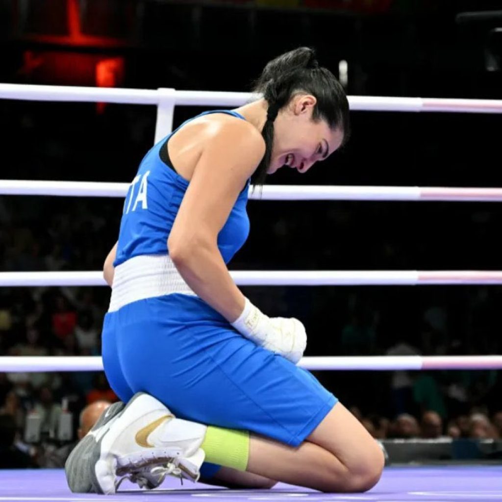 Angela Carini mundur dari laga Olimpiade 2024 usai kalah oleh petinju Imane Khelif. Foto: x.com/S_Andreoni