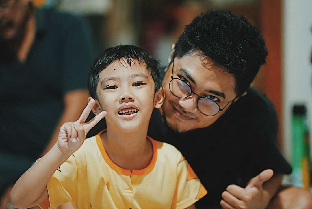 Angger Dimas berterima kasih pada kepolisian karena tersangka dari meninggalnya sang anak telah ditangkap. Foto: Instagram.com/anggerdimas