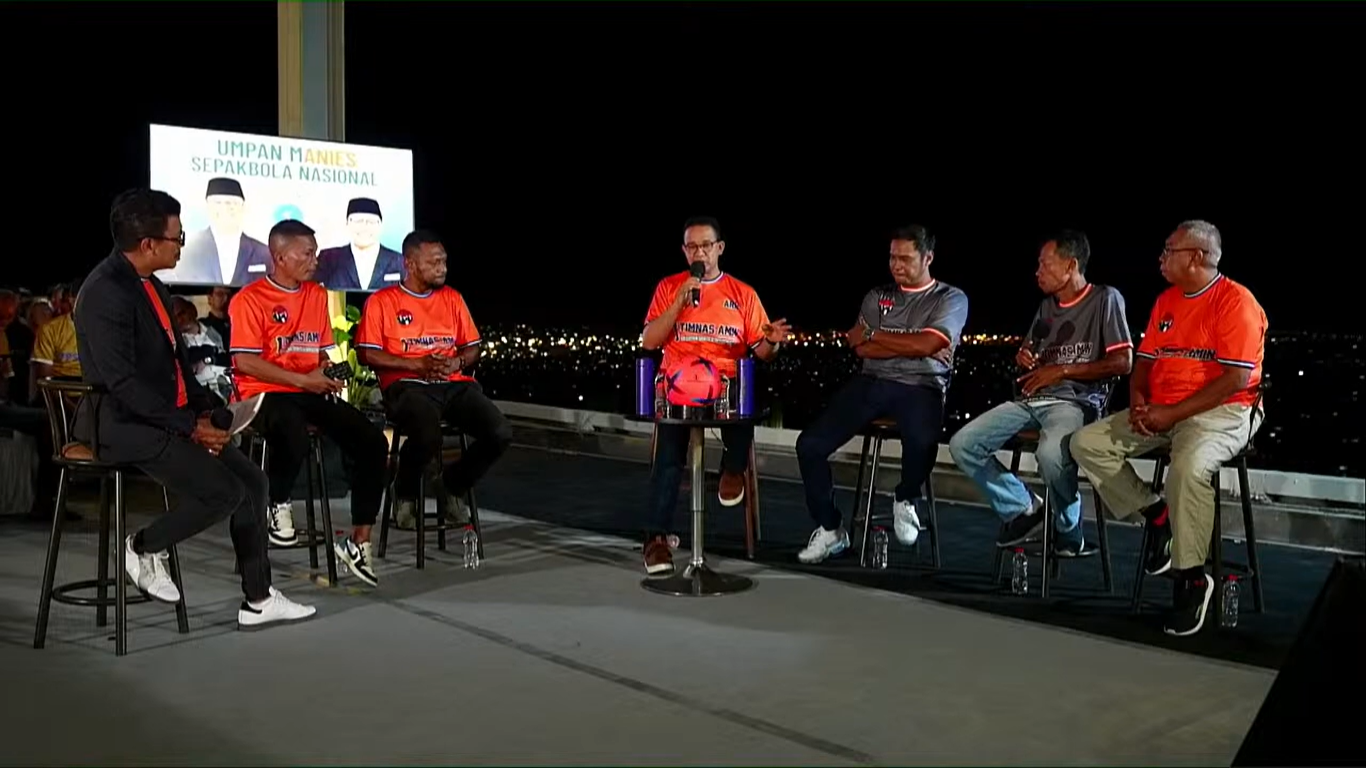 Anies hendak bangun lapangan sepak bola berstandar FIFA. Foto: Tangkapan Layar YouTube Anies Baswedan