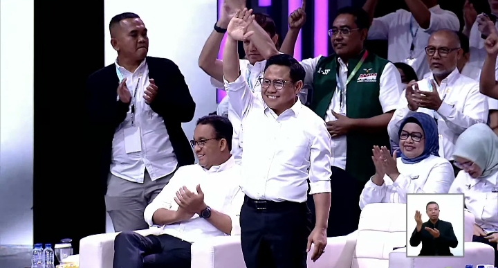 Anies Baswedan ungkap rasa bangganya pada Cak Imin dalam debat cawapres 2024. Foto: Tangkapan layar YouTube KPU RI