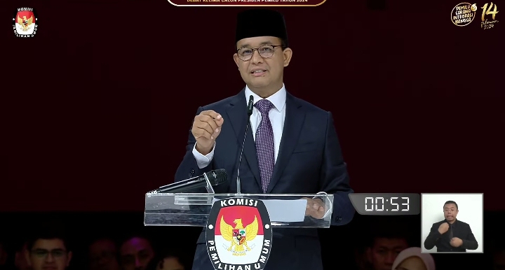 Anies Sindir Pembagian Bansos Jokowi saat Debat Capres 2024