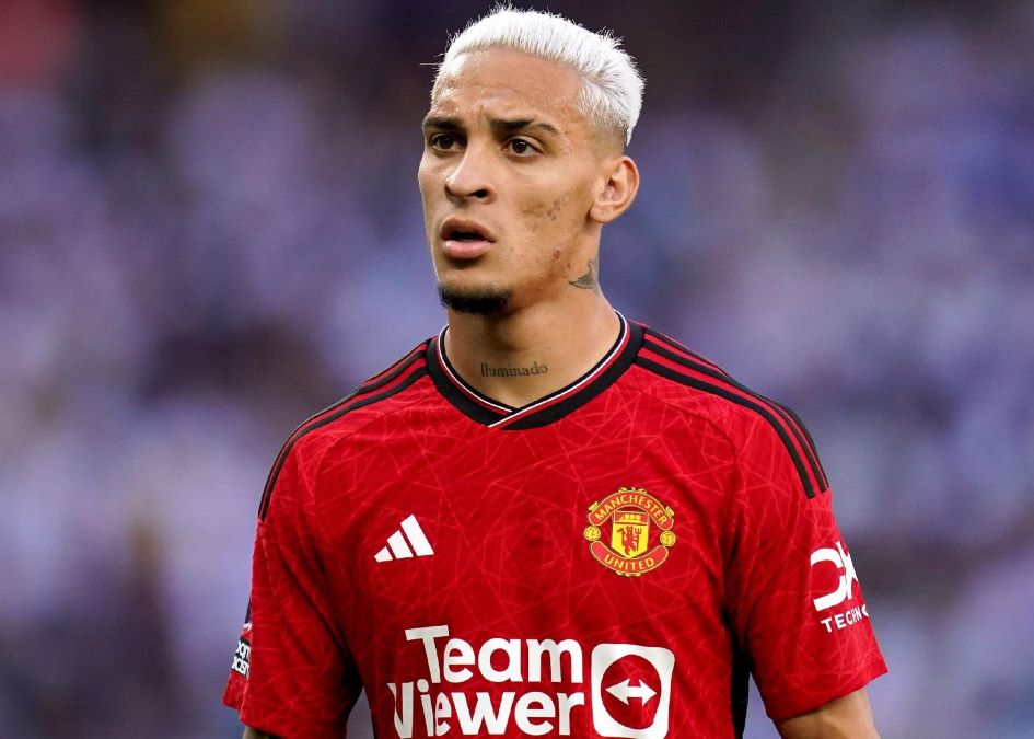 TUTURPEDIA - Manchester United Siap Terima Proposal 'Rumah' Baru untuk Antony dan Donny Van De Beek