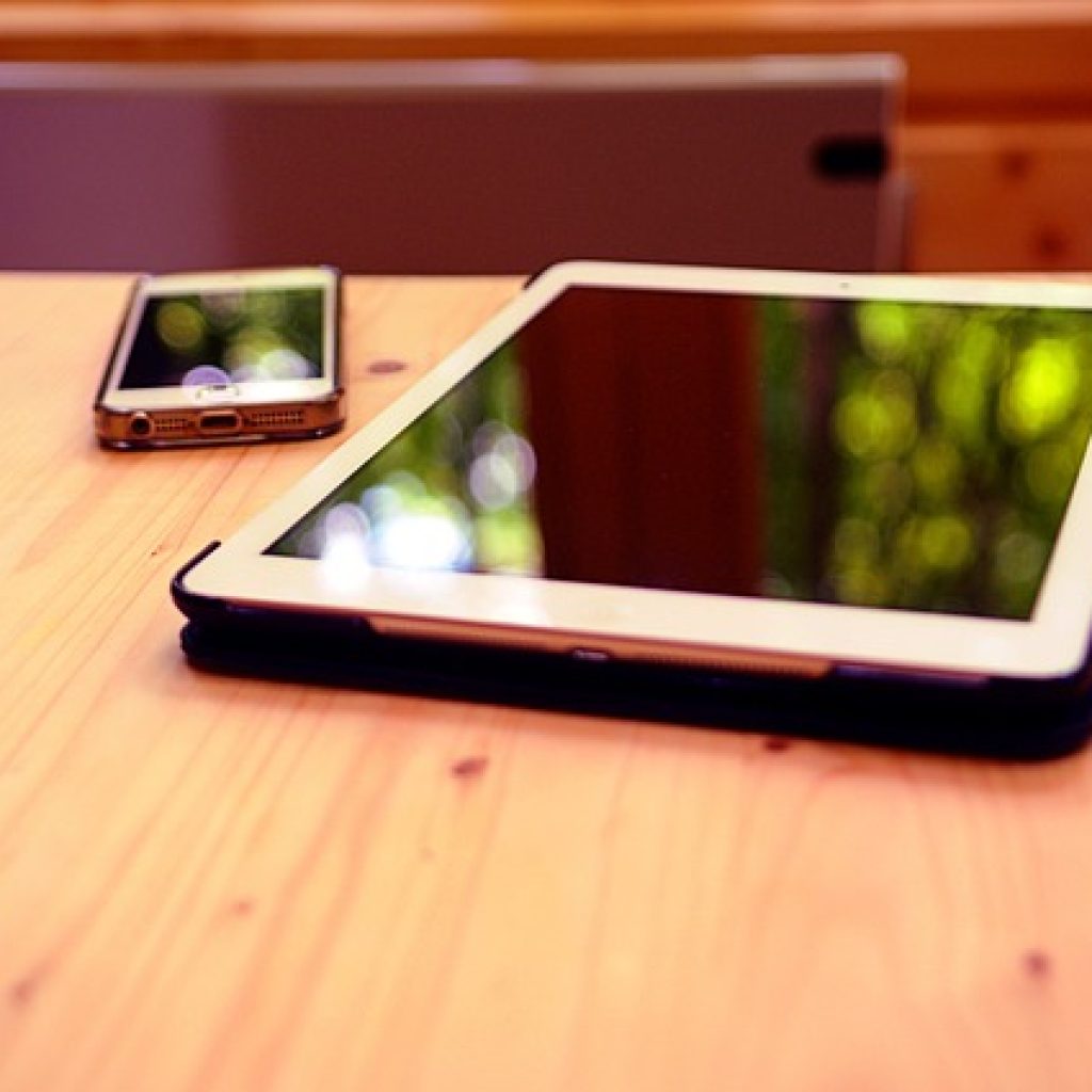 Apple umumkan akan ubah desain iPhone dan iPad menjadi lebih tipis. Foto: pixabay.com/stocksnap
