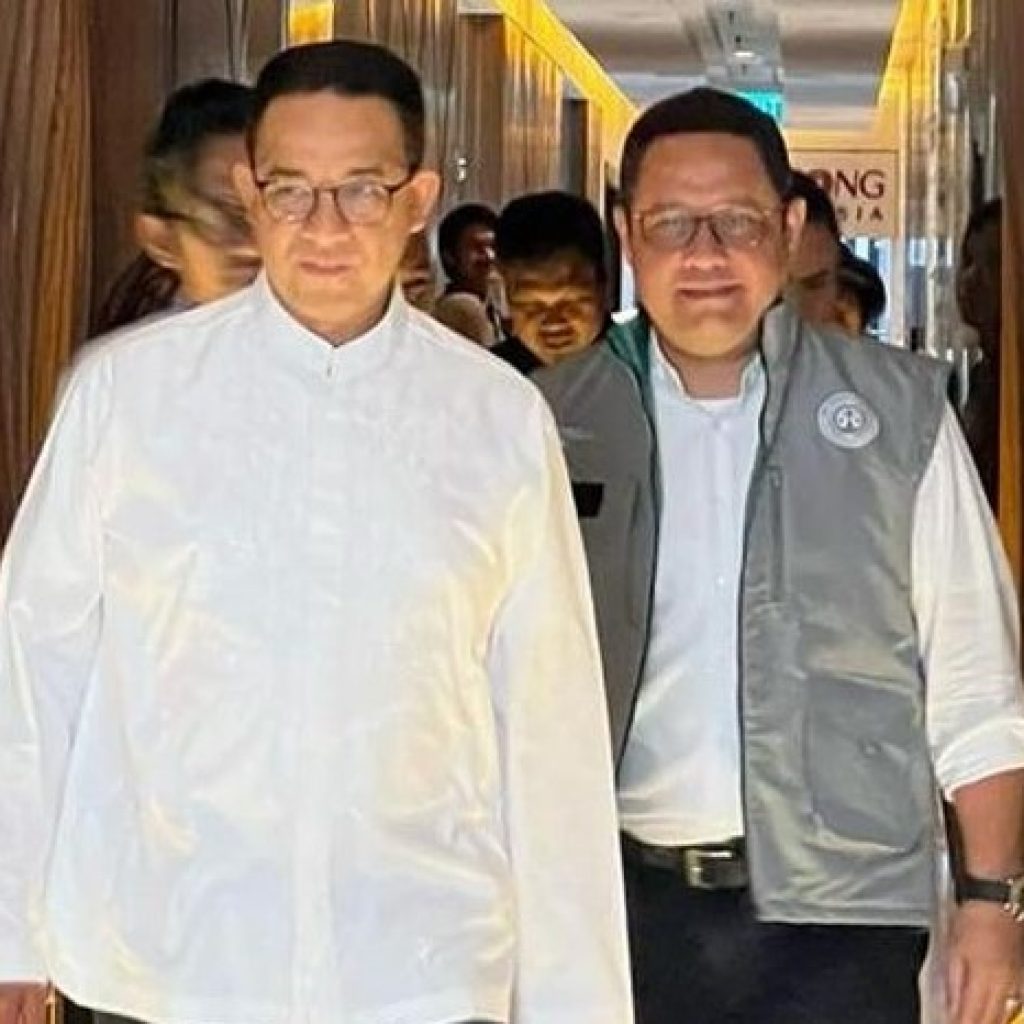 Ari Yusuf Amir dan tim hukum AMIN menyampaikan isi gugatan sengketa Pilpres 2024. Foto instagram.comariyusufamir