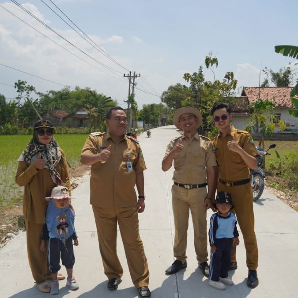 TUTURPEDIA - Tinjau Jalan di Blora Timur, Bupati Arief Rohman Banjir Ucapan Terima Kasih