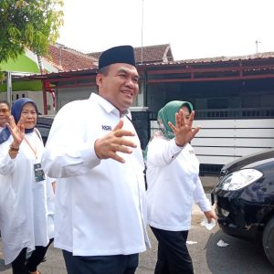 Diiringi Barongan dan Disambut Tayub, ASRI Berjalan Kaki ke Tempat Pengambilan Nomor Urut untuk Pilkada Blora 2024