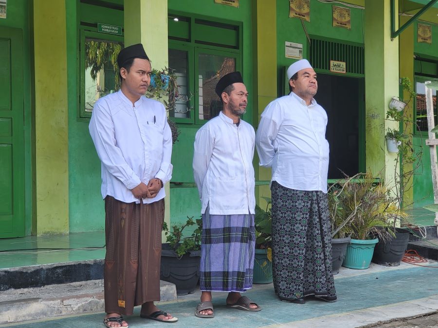 Arief Rohman (paling kanan) saat mengikuti upacara hari santri nasional (HSN). Foto: Istimewa