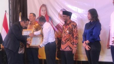 TUTURPEDIA - KONI Kota Semarang Berikan Penghargaan untuk Stakeholder atas Kesejahteraan Atlet