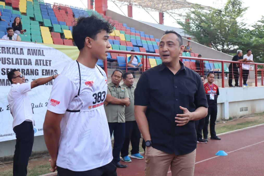 Ketua KONI Semarang, Arnaz Agung Andrarasmara beri arahan kepada atlet. Foto: Dok. KONI Semarang