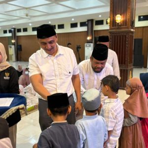 Baznas Bersama USM Bagikan Kebahagiaan untuk 100 Anak Yatim Piatu Non Panti