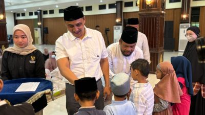 Baznas Bersama USM Bagikan Kebahagiaan untuk 100 Anak Yatim Piatu Non Panti