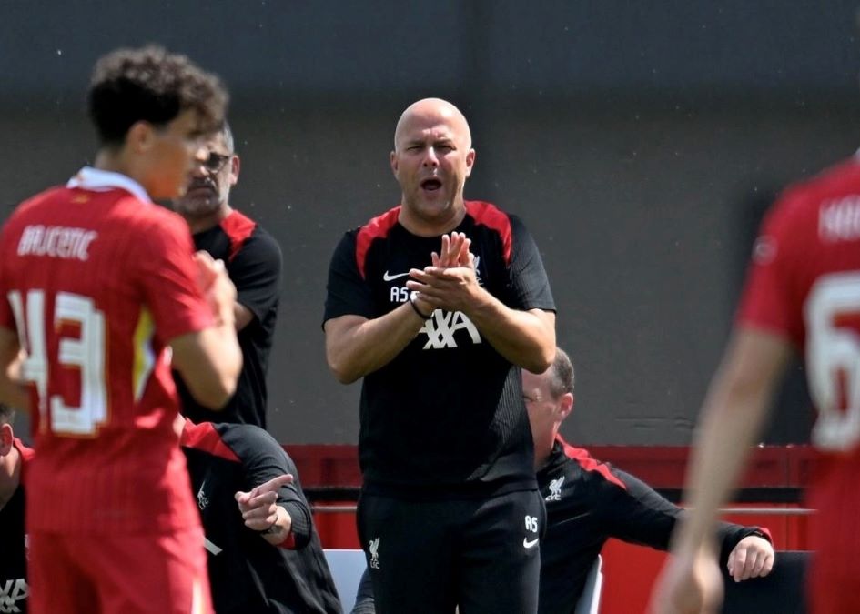 Respons positif Arne Slot usai laga debut bersama Liverpool. Foto: liverpoolfc.com