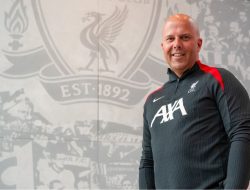 Arne Slot Sadar Jurgen Klopp Jadi ‘Tantangan’ Terbesarnya di Liverpool