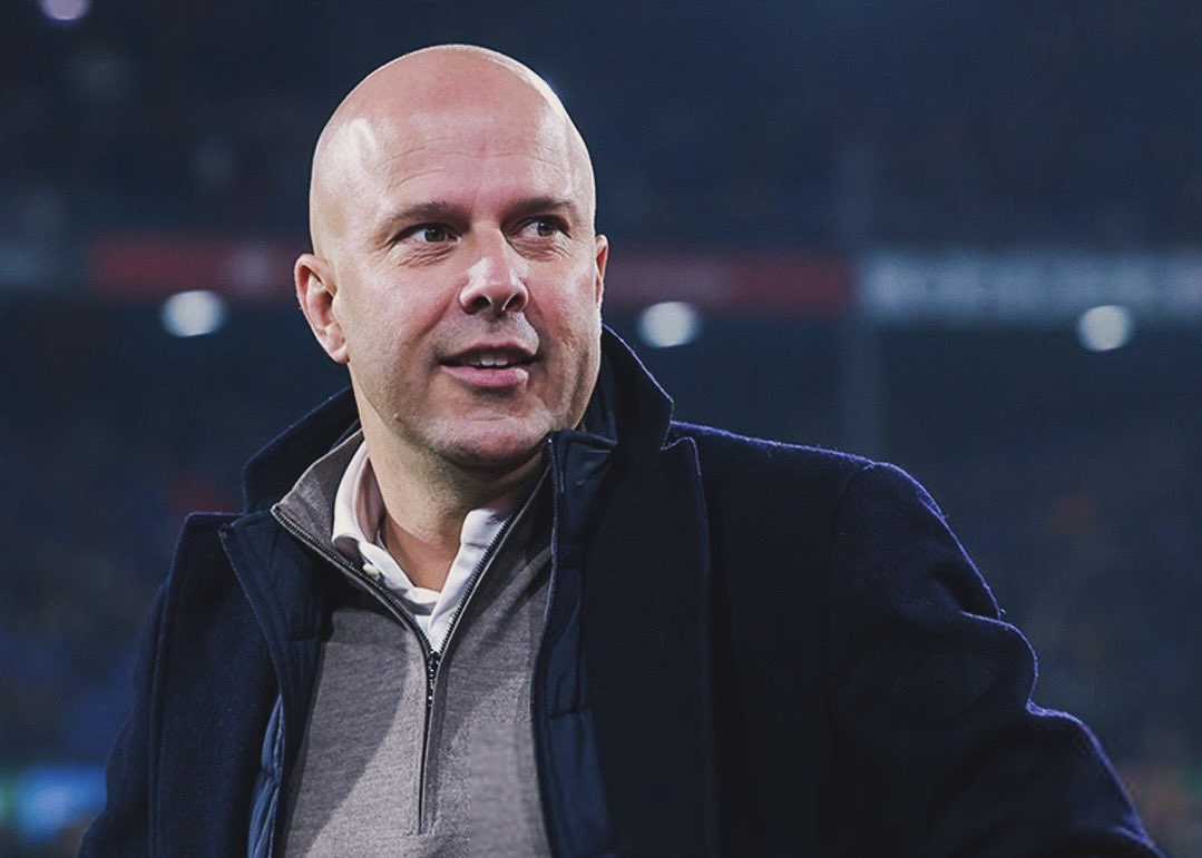 Arne Slot dirumorkan jadi pelatih Liverpool. Foto: x.com/FabrizioRomano