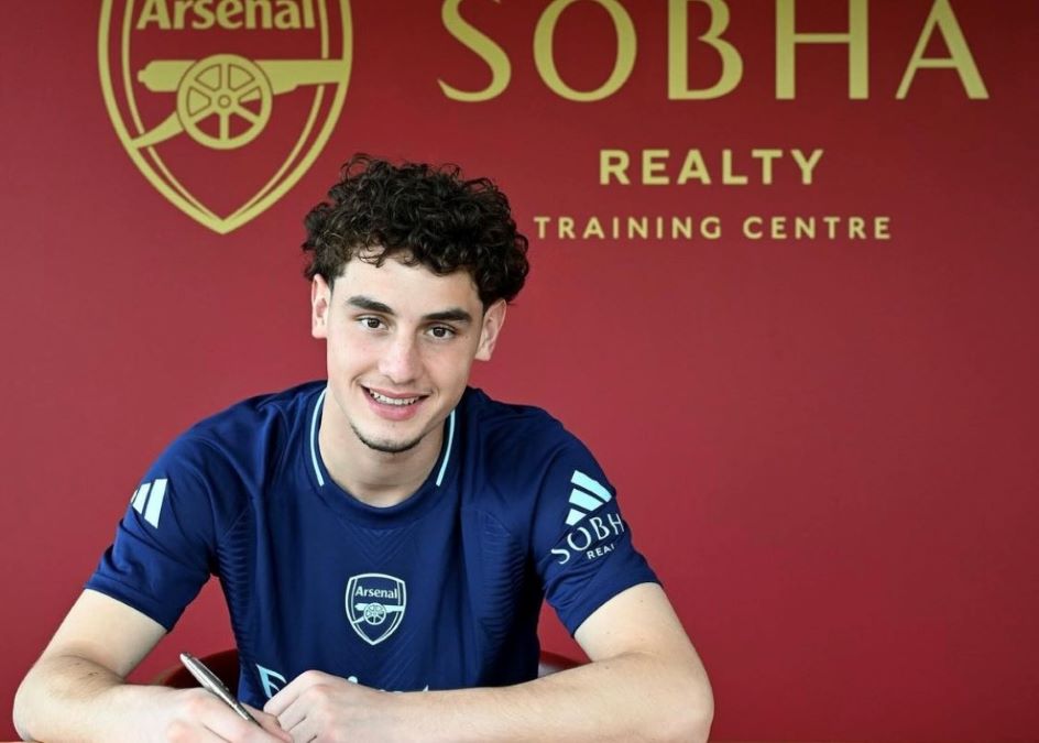 Arsenal rekrut kiper baru dari Ajax, yaitu Tommy Setford. Foto: x.com/FabrizioRomano