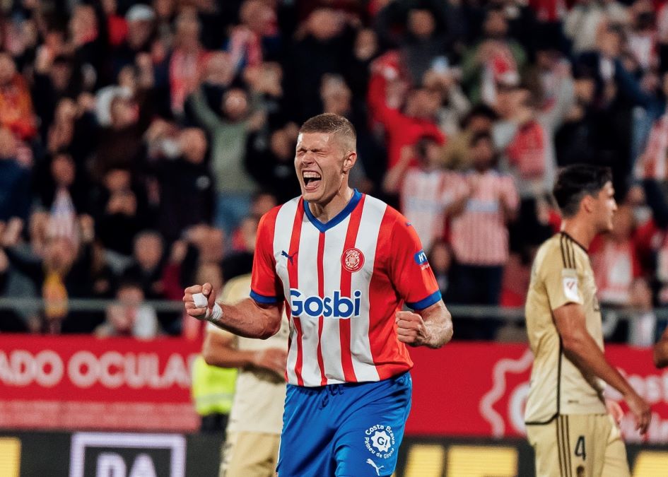 Artem Dovbyk dikabarkan sudah capai kesepakatan personal dengan Atletico Madrid. Foto: x.com/GironaFC