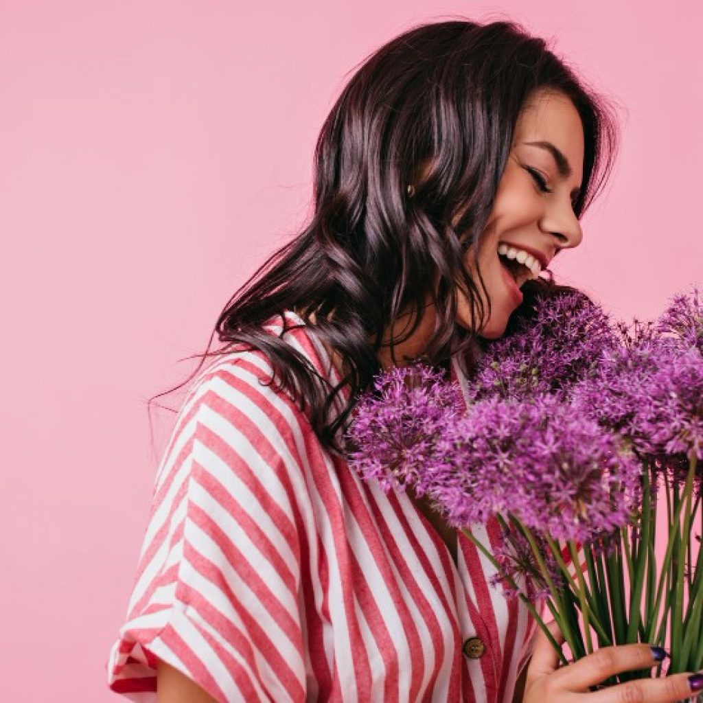 Arti warna bunga yang bisa mewakili perasaan pengirimnya. Foto: Freepik.com/lookstudio