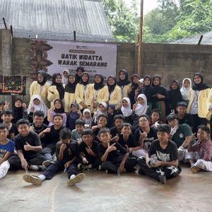 Lestarikan Budaya Sejak Dini, Mahasiswa PPG UNNES Ajak Siswa SDN Sekaran 02 Membatik Bersama Batik Widatta Semarang