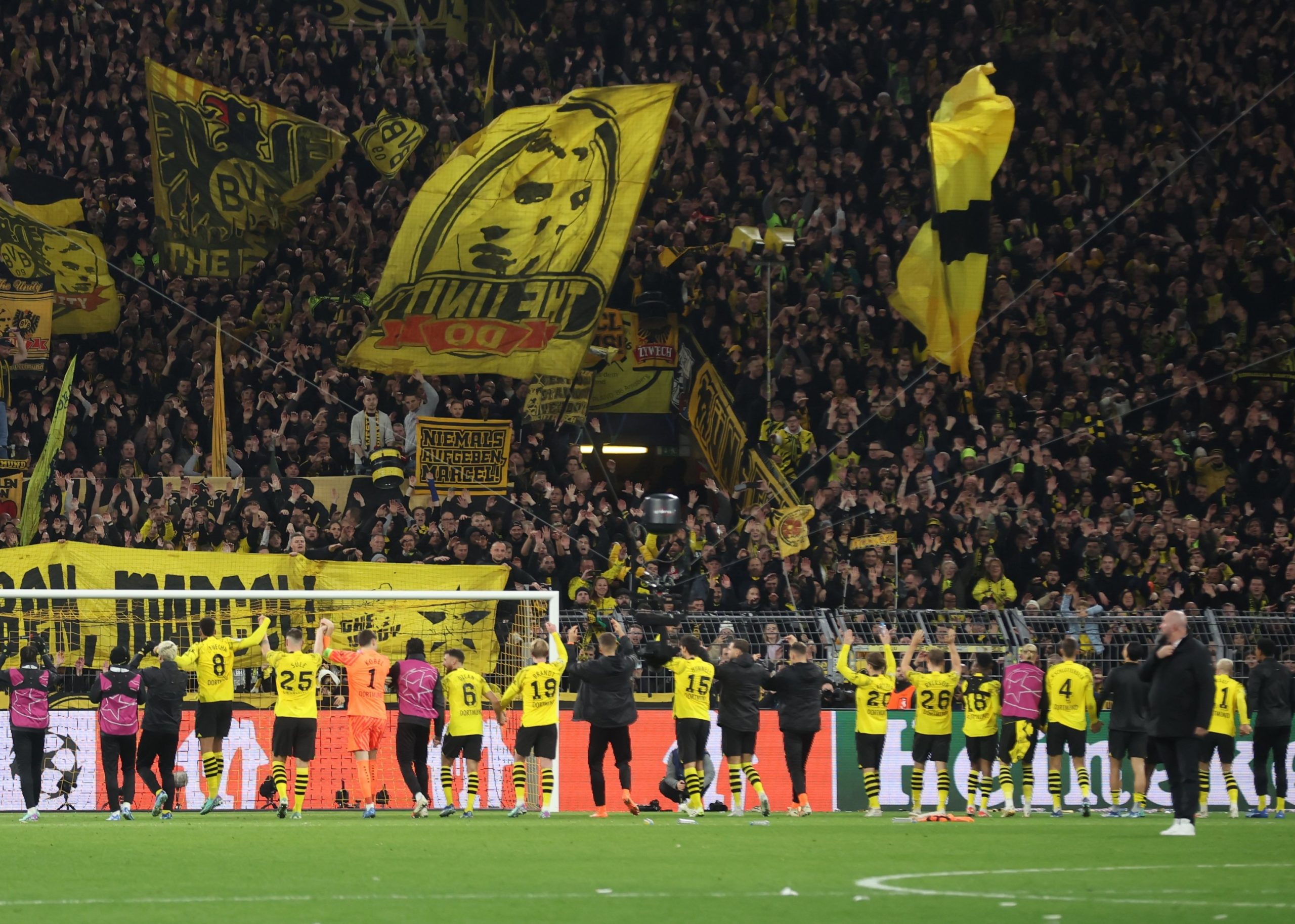 TUTURPEDIA - Babak 16 Besar Liga Champions: Update Terkini dan Prediksi Skuad Dortmund Vs PSV