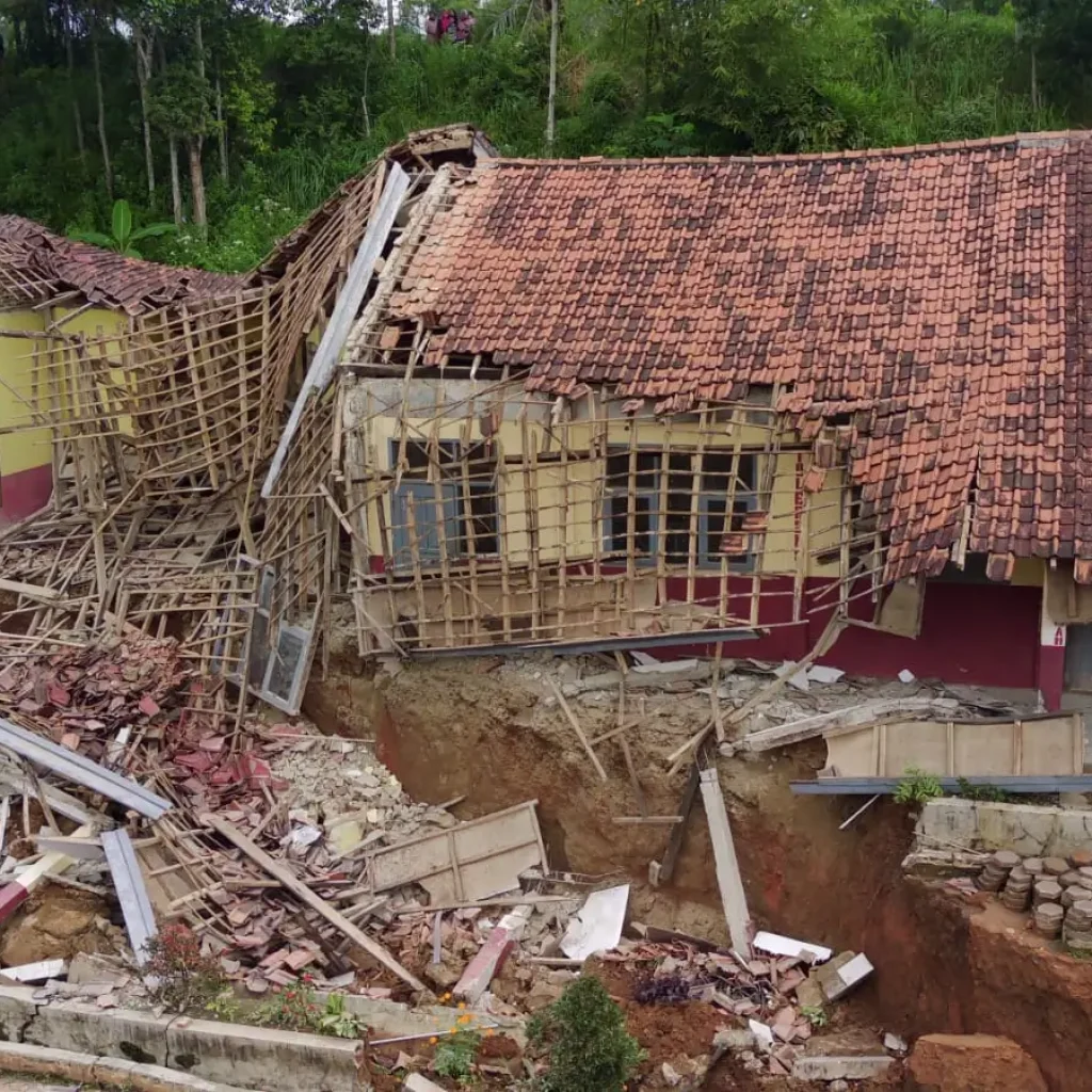 Badan Geologi ESDM Ungkap Penyebab Pergerakan Tanah di Desa Cibedug Bandung Barat