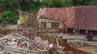 TUTURPEDIA - Badan Geologi ESDM Ungkap Penyebab Pergerakan Tanah di Desa Cibedug Bandung Barat