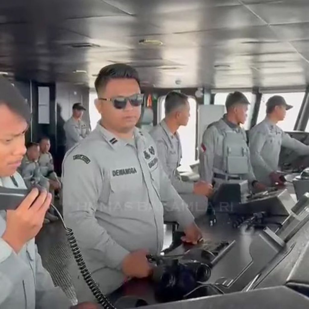 Bakamla RI usir kapal China yang masih berada di Laut Natuna. Foto: Tangkapan Layar YouTube Bakamla RI Official