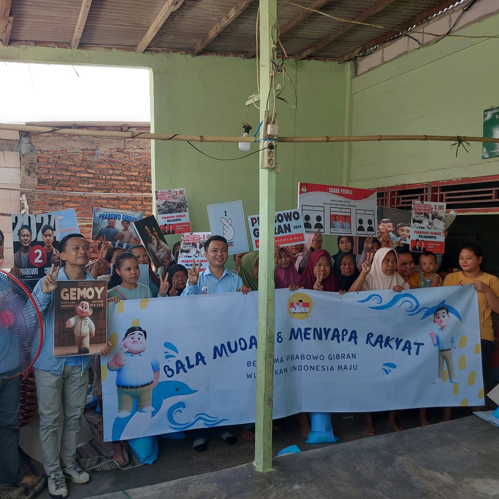 Kolaborasi dengan Food Truck Gemoy, Bala Muda 08 Sapa Masyarakat Kampung Nelayan Tambaklorok