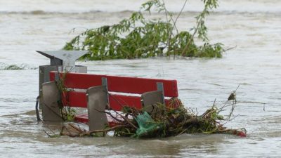 TUTURPEDIA - Banjir Demak-Kudus Meluas akibat Tanggul Jebol, Pengalihan Arus Terjadi di Jalur Pantura