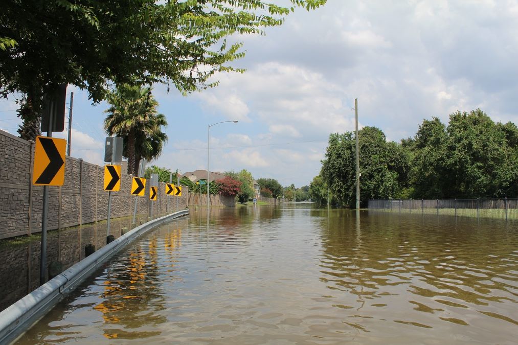 Curah hujan ekstrem akibatkan ruas jalan di Jakarta Utara banjir. Foto: pixabay.com/andrewtheshrew