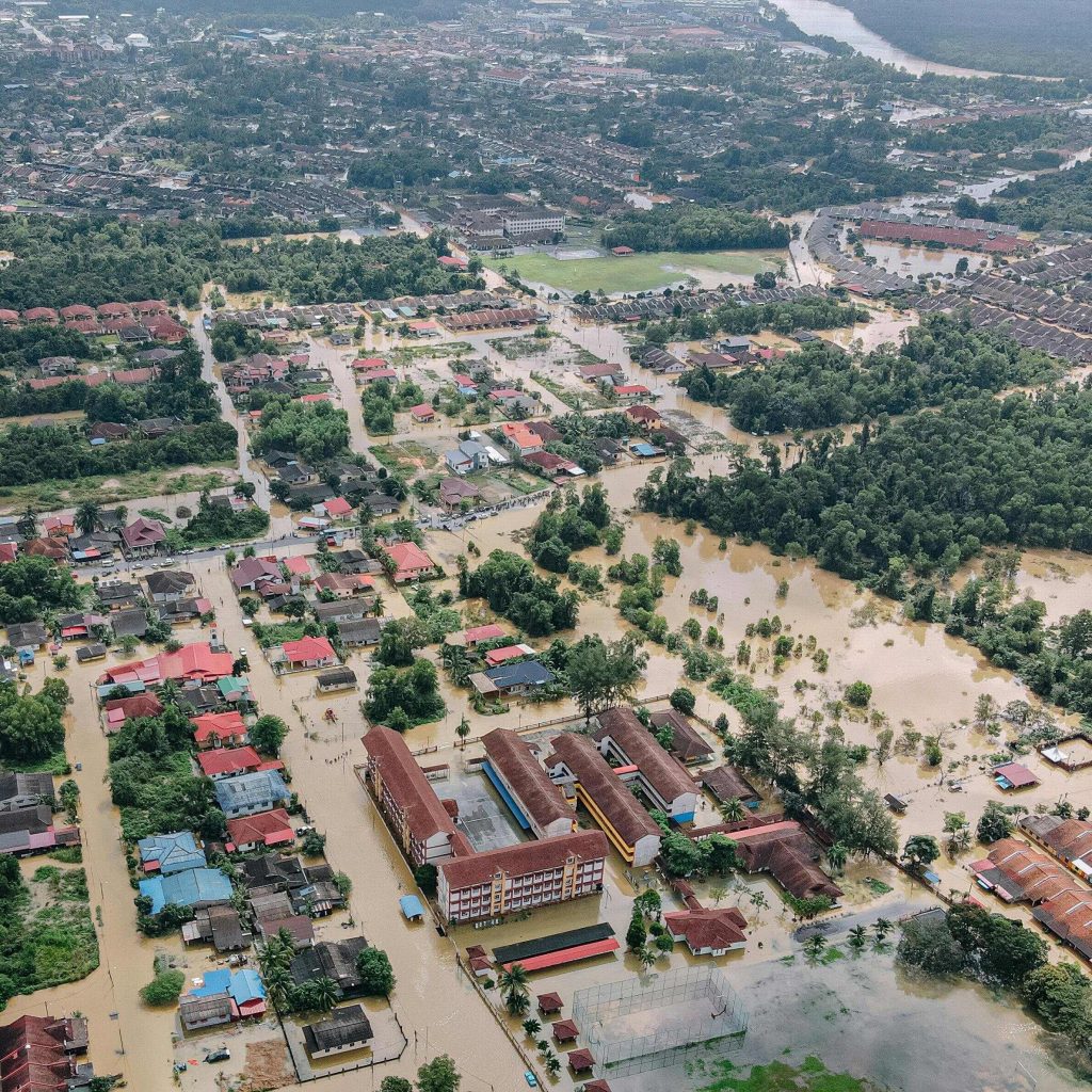 TUTURPEDIA - Banjir di Kota Kendari Sulawesi Tenggara Rendam Dua Kelurahan Akibat Hujan Lebat