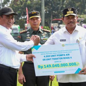 Pj Gubernur Jateng Optimis Produksi Pangan Meningkat Usai Terima Bantuan 10.000 Alsintan