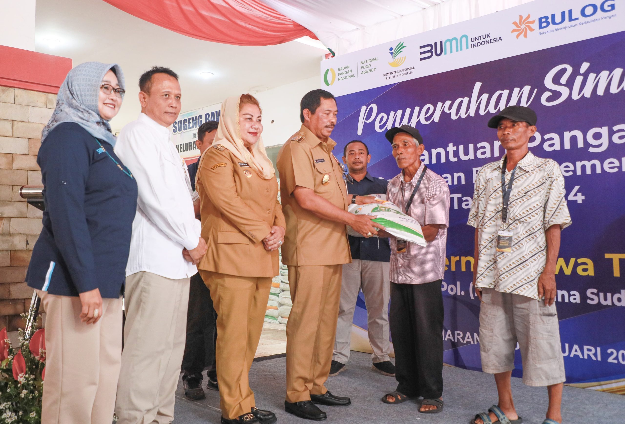 Pemprov Jateng menyalurkan bantuan pangan untuk 3.583.000 keluarga. Foto: Humas Pemprov Jateng