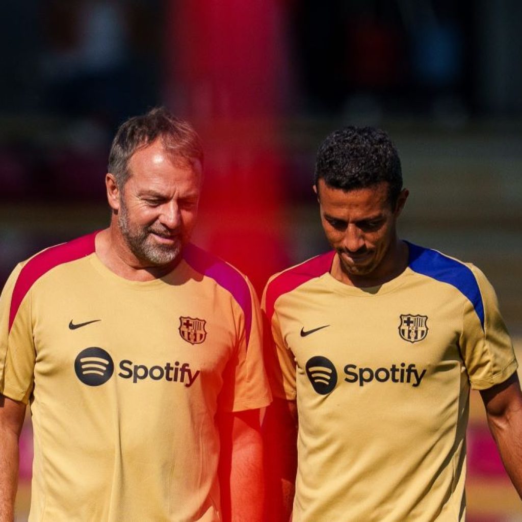 Thiago Alcantara menjadi staf Hansi Flick di Barcelona. Foto: x.com/FCBarcelona