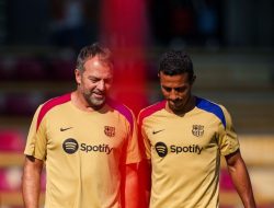 Usai Pensiun, Thiago Alcantara Jadi Tangan Kanan Hansi Flick di Barcelona