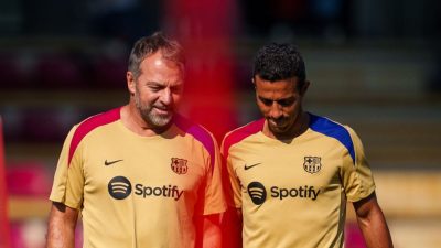 Thiago Alcantara menjadi staf Hansi Flick di Barcelona. Foto: x.com/FCBarcelona