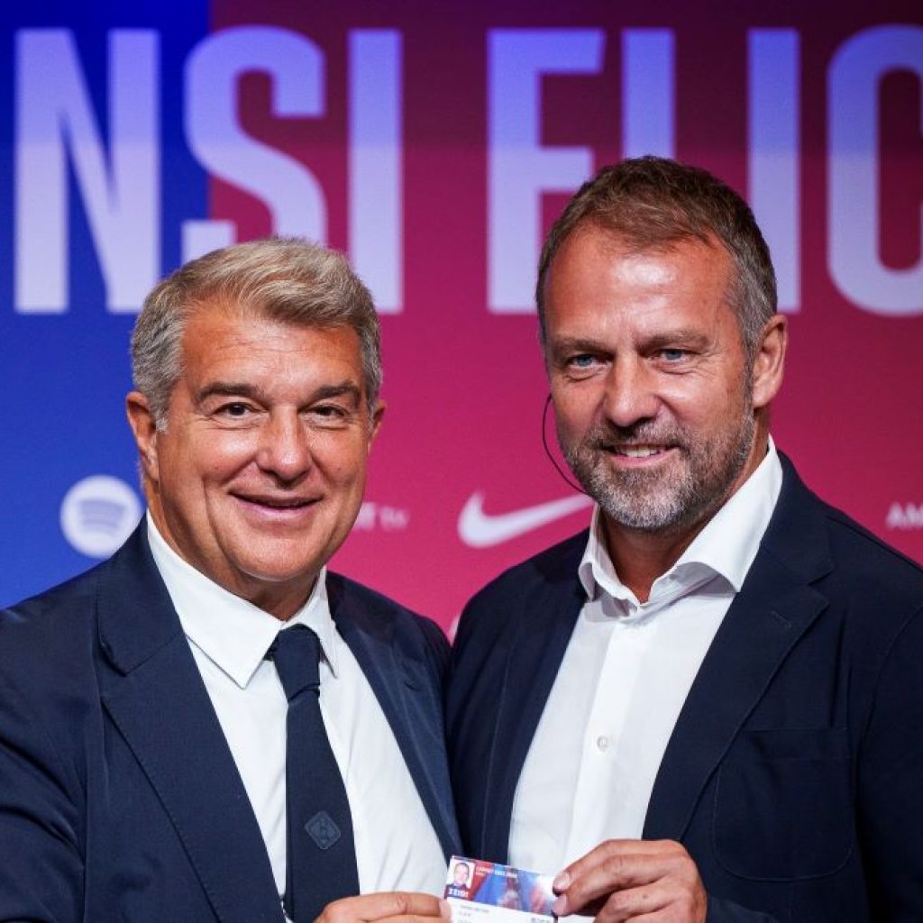 Barcelona resmi memperkenalkan Hansi Flick. Foto: x.com/FCBarcelona