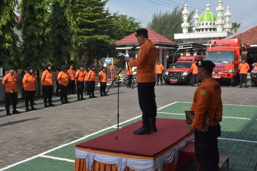 Apel pembukaan pelaksanaan siaga SAR khusus di lingkungan kerja Kantor Pencarian dan Pertolongan Semarang. Foto: Dok. Basarnas Semarang