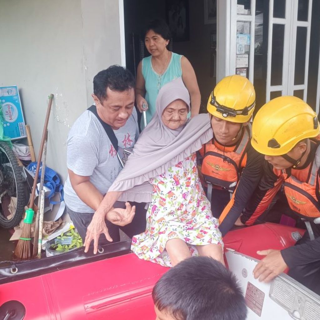 Basarnas Semarang Fokus Evakuasi Warga Lanjut Usia Terdampak Banjir
