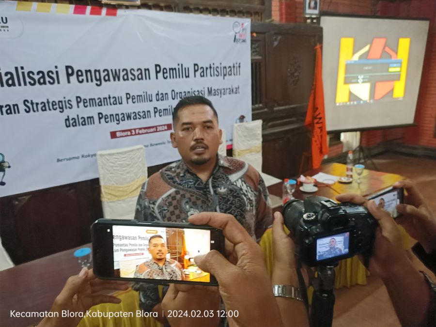 Bawaslu Blora akan tindak tegas jika APK masih terpasang di masa tenang Pemilu 2024. Foto: Dok. Lilik Yuliantoro