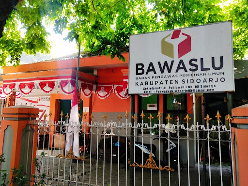 TUTURPEDIA - Bawaslu Sidoarjo Periksa 11 Kepala Desa yang Diduga Berikan Dukungan kepada Paslon 02
