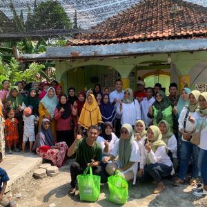 Arnaz Agung Bersama Baznas Kota Semarang Salurkan Bantuan Sembako untuk Lansia di Tlogomulyo