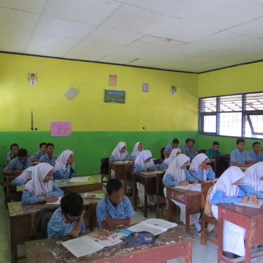 Aktivis HAM dan netizen kecam hukuman penggundulan terhadap belasan siswi di Lamongan. Foto: sekolah.data.kemdikbud.go.id